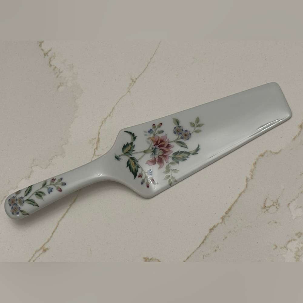 Andrea by Sadek Decorative Floral Pattern Porcelain Pie Cake Server 10"